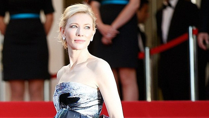 超大蓝裙回归时尚 凯特布兰切特和伊娃美呆戛纳