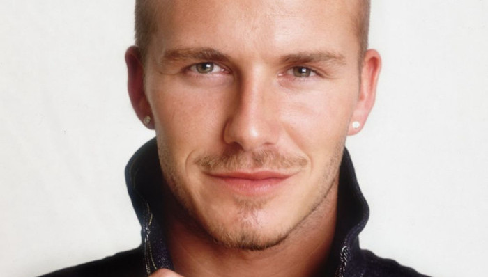 贝克汉姆现身肯尼迪机场,穿着低调