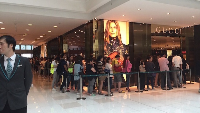 Gucci、Prada、Burberry...奢侈品牌的疯狂折扣季