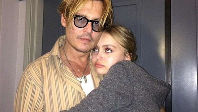 约翰尼·德普与前妻凡妮莎重聚 为女儿庆生