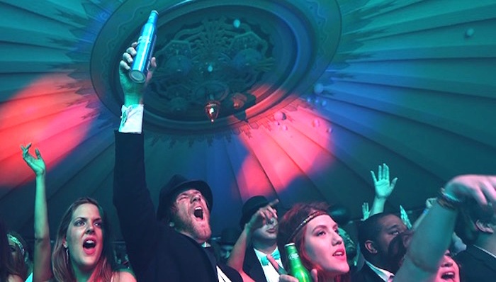 为了重夺年轻人欢心 百威花了310万请粉丝开Party