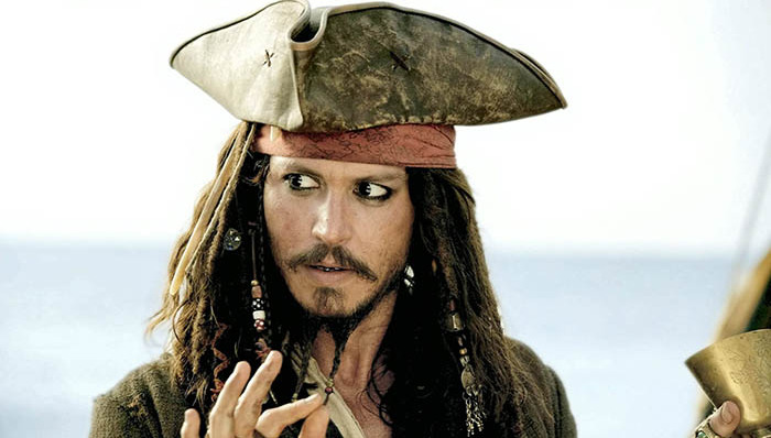 狗狗风波后 德普身穿杰克船长服装会见影迷