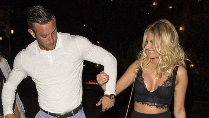 克洛伊惊艳亮相马贝拉 似与前男友旧情复燃