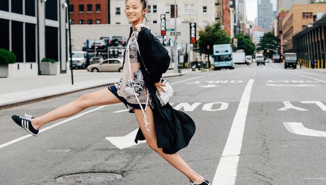 【穿个明白】已经火了好几季的“时尚运动风”，到底怎么来的？