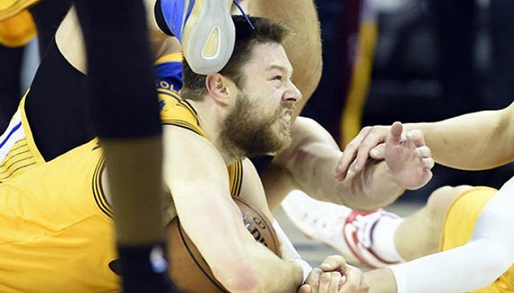 尽管骑士赢球，但“赢球英雄”德拉维多瓦却要入院治疗