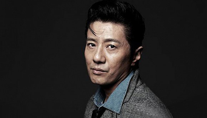 “船长”郑钧：从摇滚标杆到明星总裁