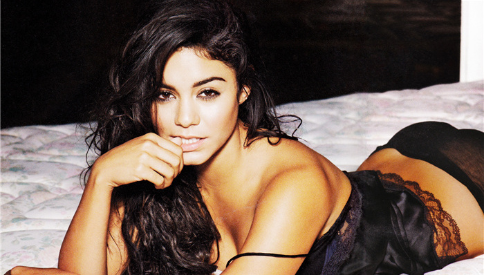 几近全裸！凡妮莎·哈金斯纽约炎夏清凉出街