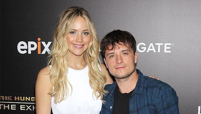 大表姐詹妮弗劳伦斯与男搭档出席电影展览 白裙飘逸美艳