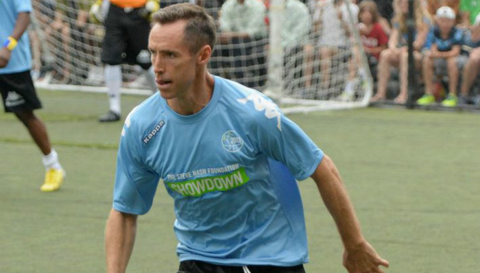 这是要跨界？纳什正参加足球联盟训练