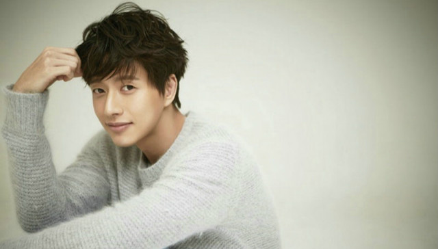 帅气有爱心 朴海镇每年掏出5亿韩元做慈善