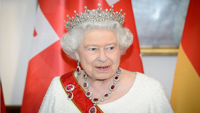 英女王御用理发师：女人老去之时，留短发更健康