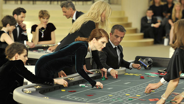 Chanel 高定秀场又高能了，这次开了间赌场