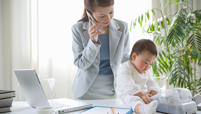 越来越多女性做职场母亲,职场妈妈培养的孩子更易就业