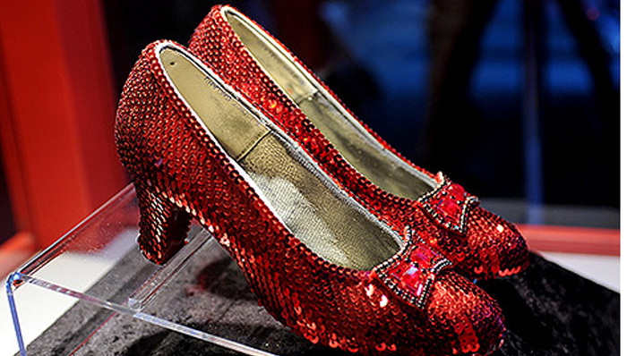 100万美元 交出《绿野仙踪》中的红色高跟鞋！