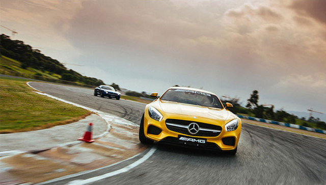 入不敷出的AMG驾驶学院，究竟图个啥？