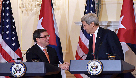 时隔54年，古巴国旗再次在这栋老建筑升起