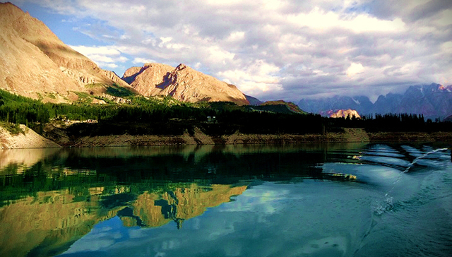 巴基斯坦,,中国,,喀喇昆仑公路,,新疆,,喀什,,伊斯兰堡,,罕萨,,阿塔巴德,,湖,,山体滑坡