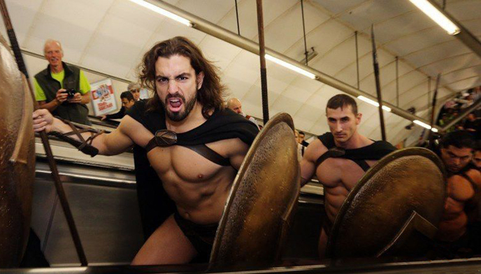 This,Is,Sparta！胸肌与胸脯齐飞的“色”营销