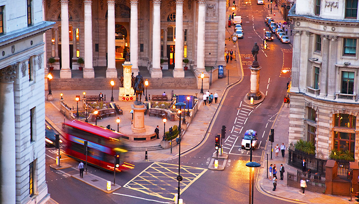 传统金融业务萎缩