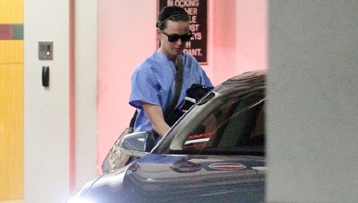 不就是分手吗水果姐？寡淡装扮仿佛路人甲