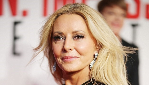 《碟中谍5》首映礼：卡罗尔·沃德曼黑裙惊艳