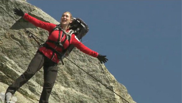 凯特·温斯莱特重演泰坦尼克式“我在飞”