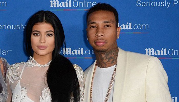 17岁就结婚?凯莉•詹娜晒婚戒疑暴露婚讯