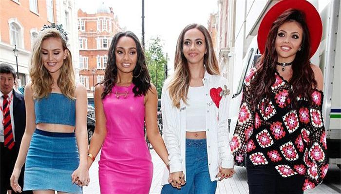 与小混混成员录制广播访谈  佩瑞·爱德华兹露脐秀身材