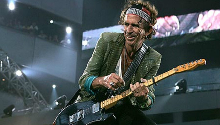 前滚石主唱与模特女儿逛街 悄悄给她时尚建议！