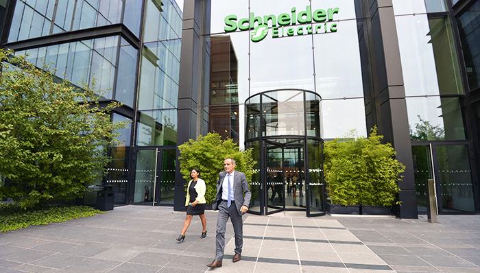 电气巨头施耐德利润大降