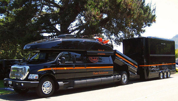 外国土豪真会玩 福特F-750打造超炫越野房车