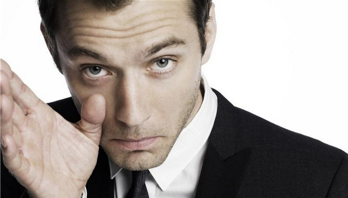 42岁裘德·洛与29岁女友罗马激吻 这回终于要定下来了？