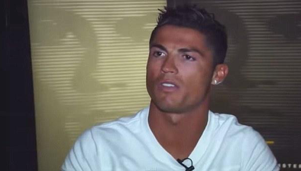 C罗不满被问FIFA腐败案 当场发飙爆粗并走人