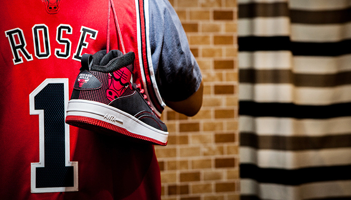 安踏营收逼近百亿元