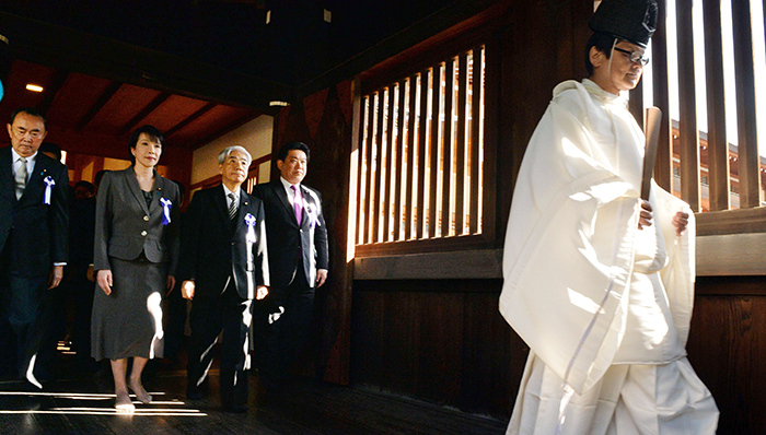 关住日本军国主义的“笼子”