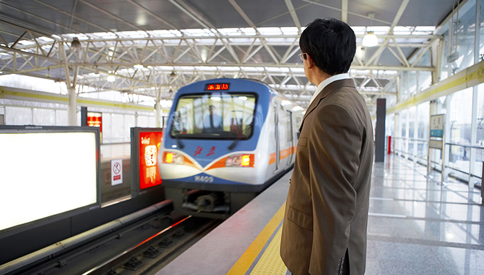 中国南车吸收合并中国北车,中国中车签下中国最大地铁订单