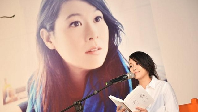 刘若英在生子的一年中写了一本书，和朋友们聊了聊孤独