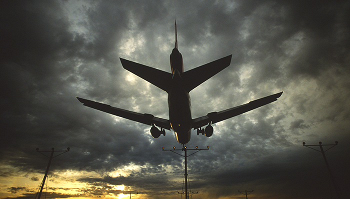 海航成都飞北京航班遇强颠簸