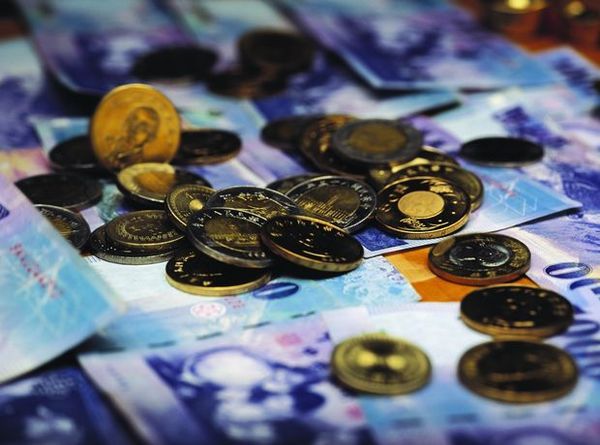 人民币,,贬值,,美元,,理财产品