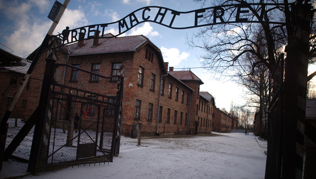 纳粹军官和奥斯维辛犹太女孩的禁忌之恋