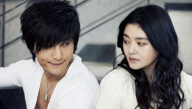 《泡沫之夏》电影版筹备中，梁咏琪任制片人，王思聪绯闻前女友出演女主角夏沫