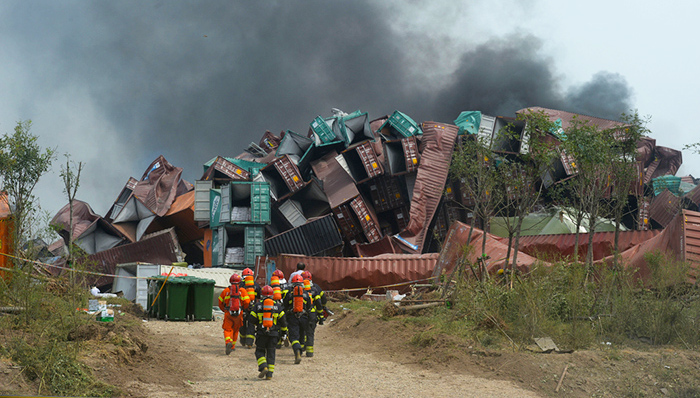 天津爆炸现场紧急撤退,国务院成立调查小组