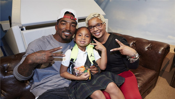 可爱女儿助攻 J.R史密斯向女友求婚成功