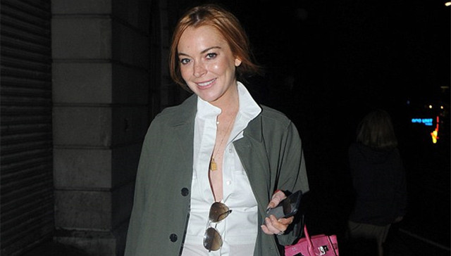 林赛·罗韩因欠下2.8万美元账单而被前司机指控！