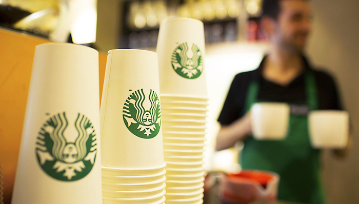 星巴克在晚间卖酒