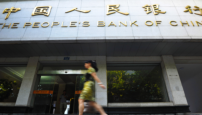 央行宣布明起降息降准