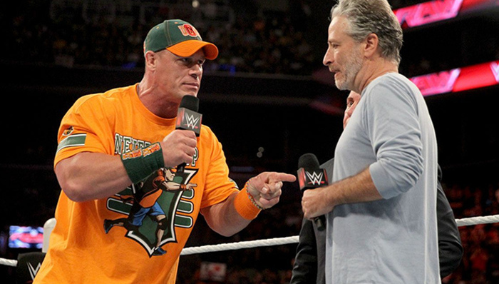 WWE选手约翰·塞纳撂倒主持人囧司徒