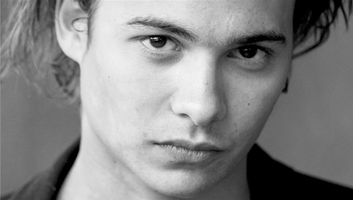 《行尸之惧》首播收视率炸了，于是又我们收获了一位小鲜肉