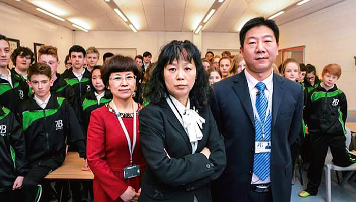 【中国新闻周刊】英国学校请来中国教师之后