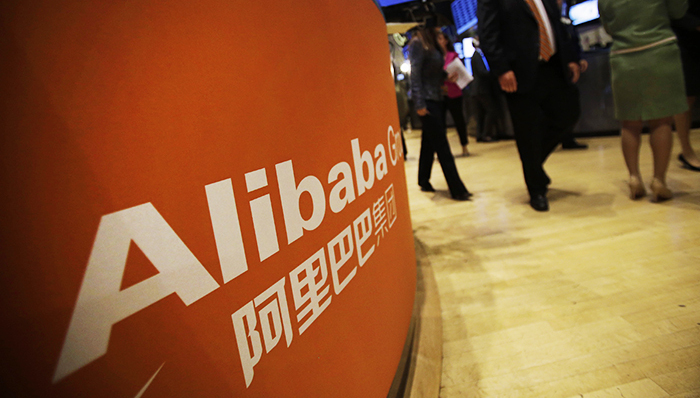 阿里市值首次低于腾讯